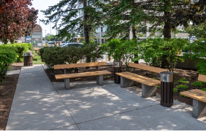 305 Milner Avenue Outdoor Courtyard Area with Benches and Trees