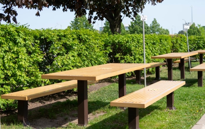 305 Milner Avenue Outdoor Picnic Area with Picnic Tables