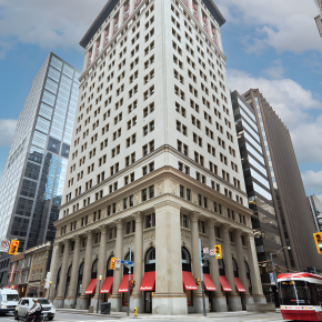 8 King Street E Exteior view of the whole building