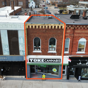 262 King Street Retail Building with Property Outline