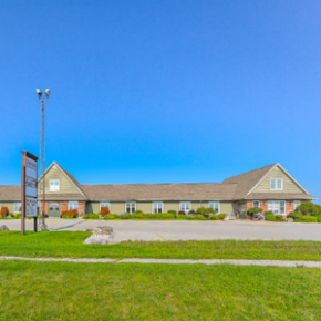 384-386 Arthur Street builidng plaza and parking lot