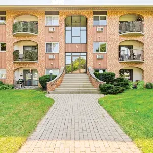 22 Carleton Court front of building