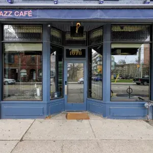 1078 Queen St W building entrance