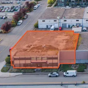 Aerial shot of 1088 Roosevelt Crescent building