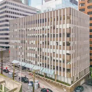 535 Thurlow Street building exterior showing main entrance