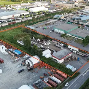 990 Riverside Road aerial with property outlined