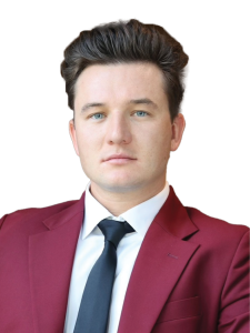 Andrew Holman Headshot Photo