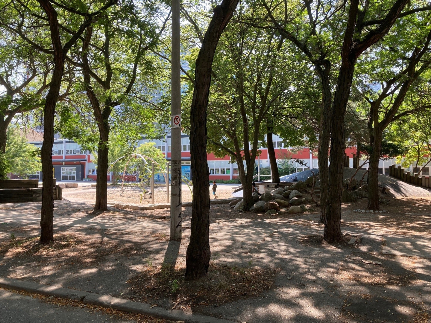 174_SpadinaAvenue_ExteriorPark2.jpg