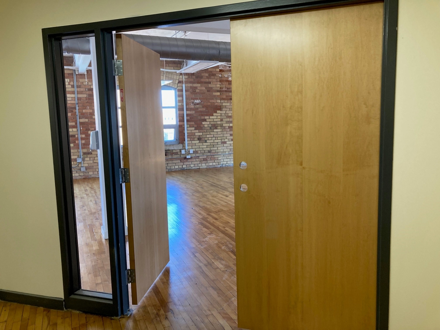 174_SpadinaAvenue_InteriorDoorway.jpg