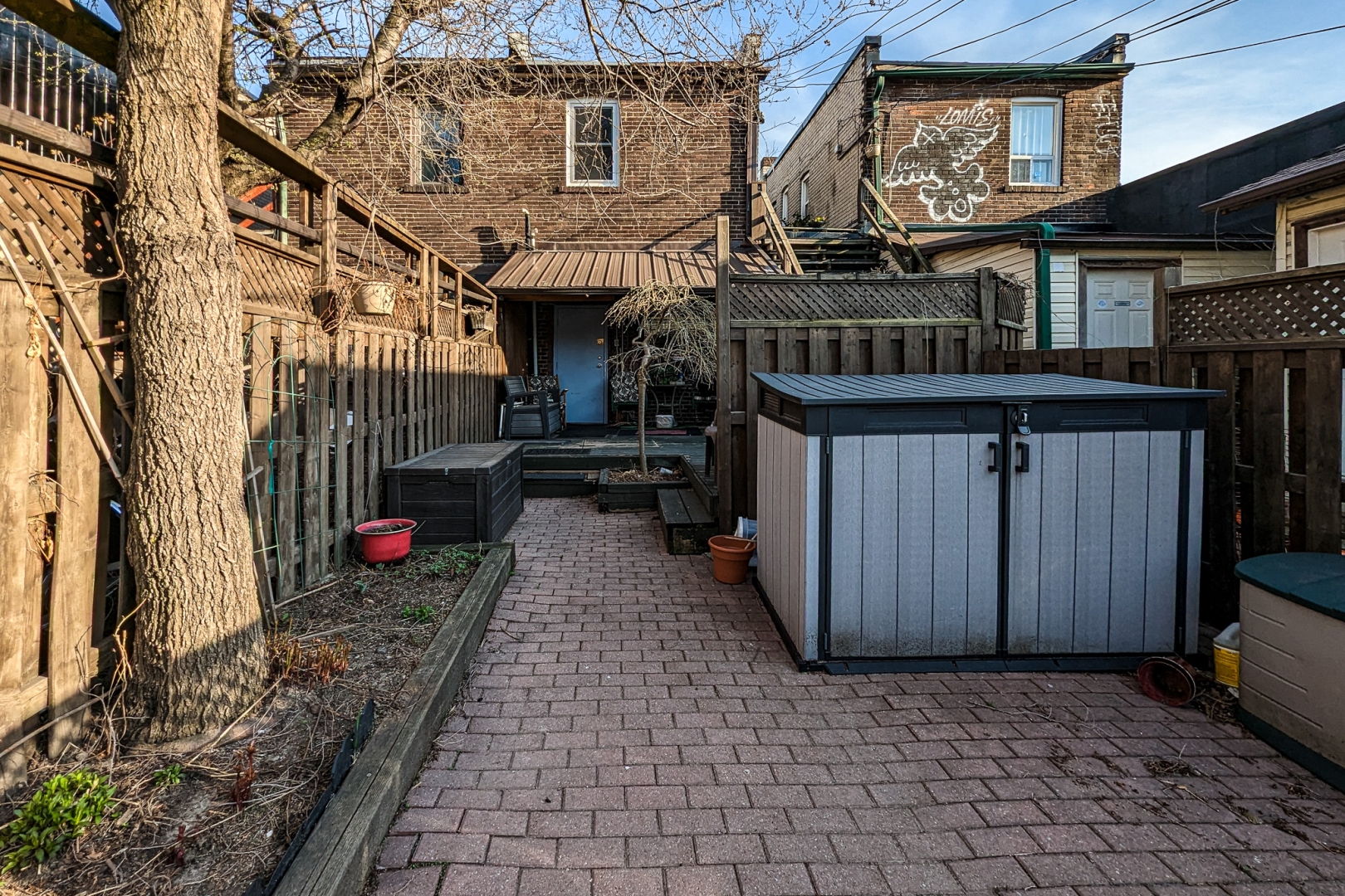 1588 Bloor Street West exterior