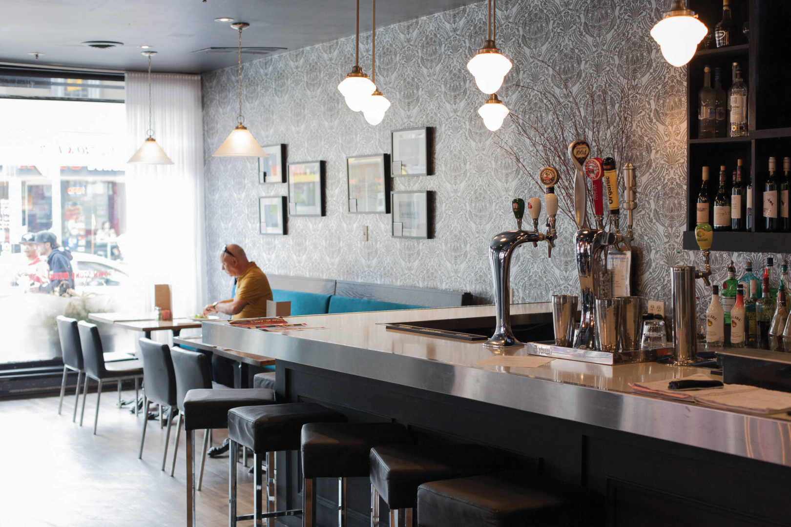 601 Yonge Street Bar
