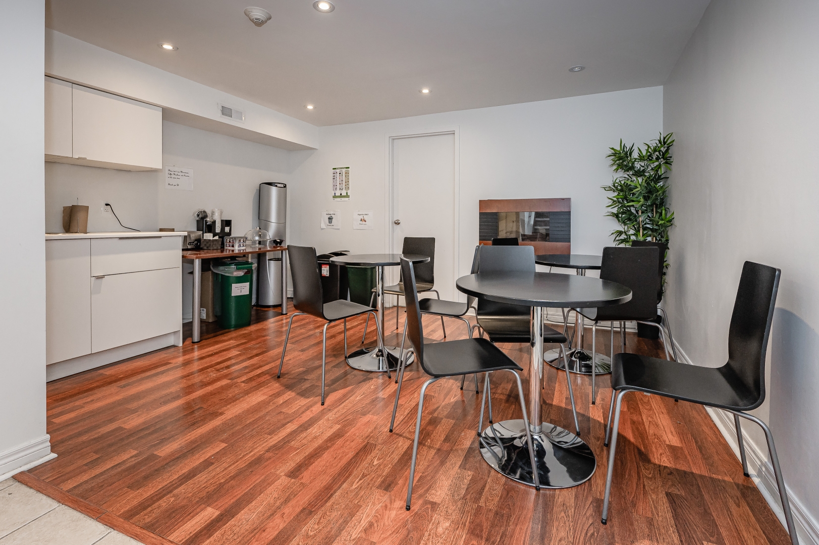821A Bloor Street W common area