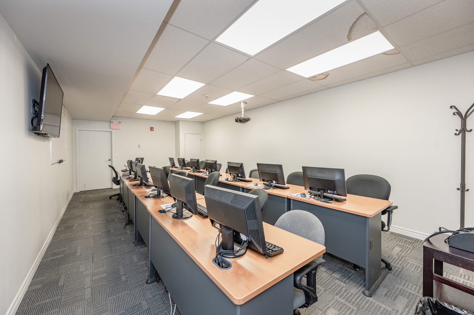 821A Bloor Street W computer room