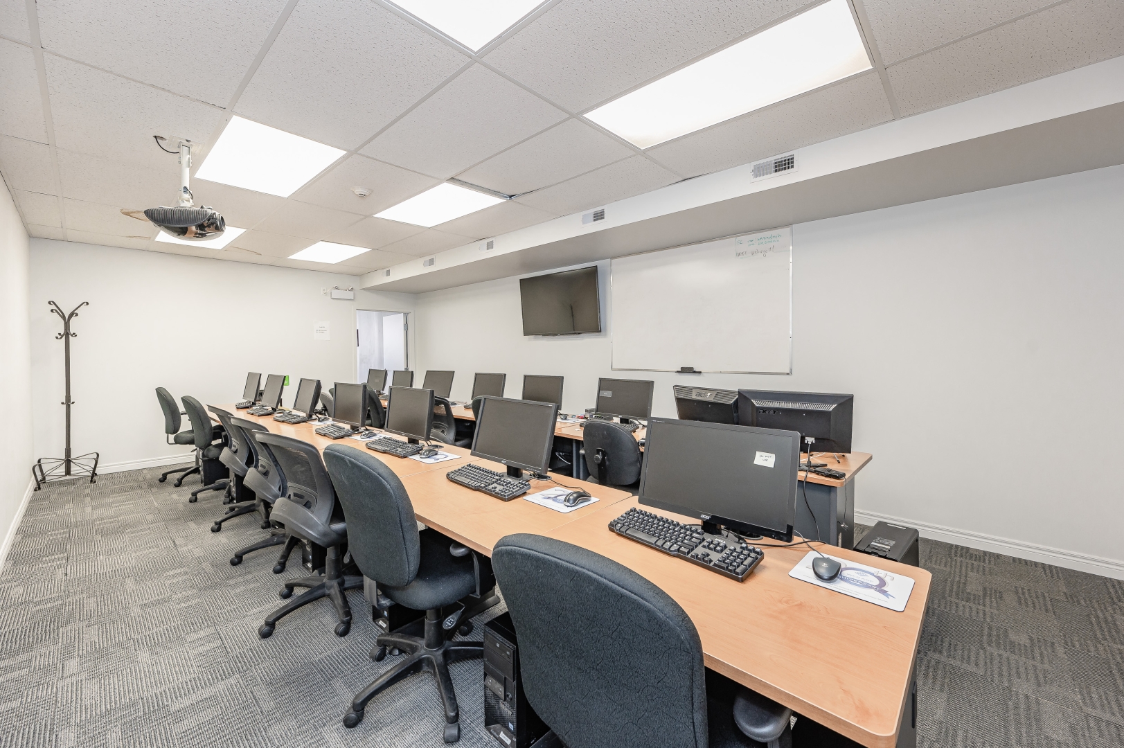 821A Bloor Street W computer room