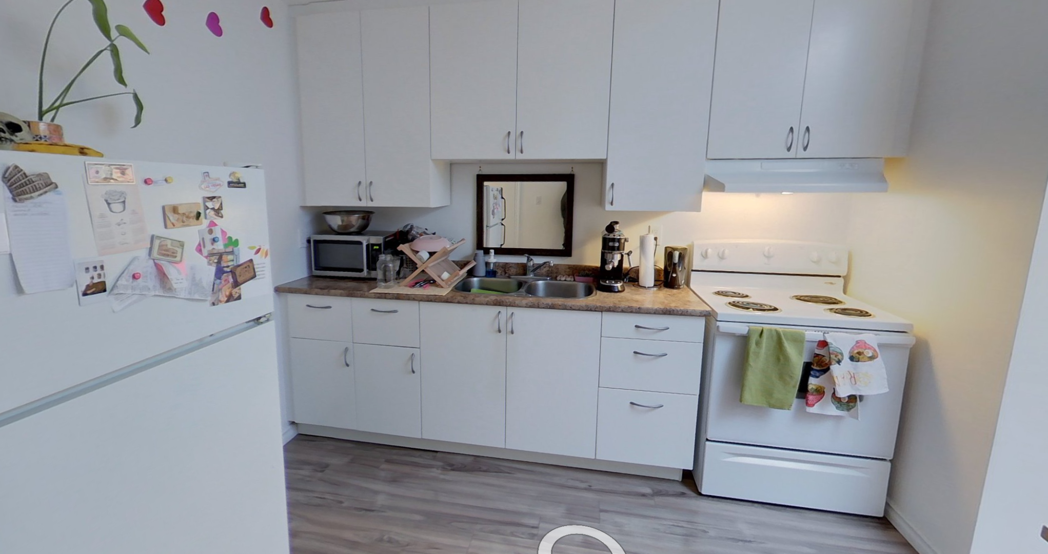 821A Bloor Street W kitchen