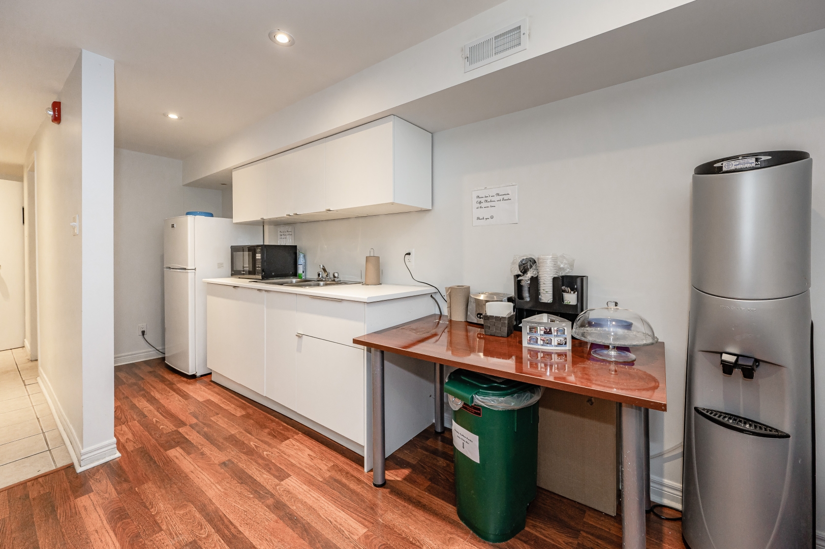 821A Bloor Street W kitchen