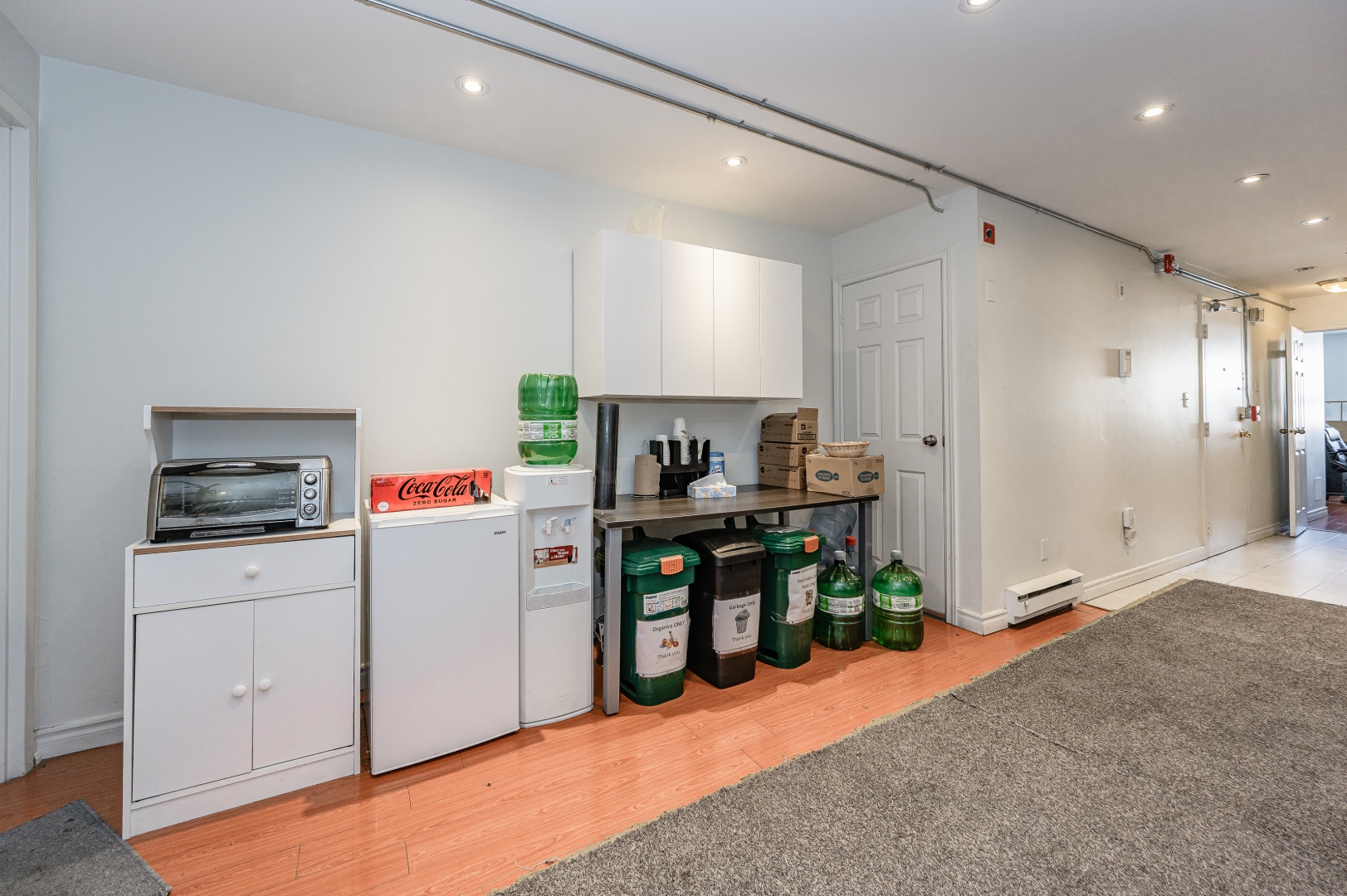 821A Bloor Street W kitchen