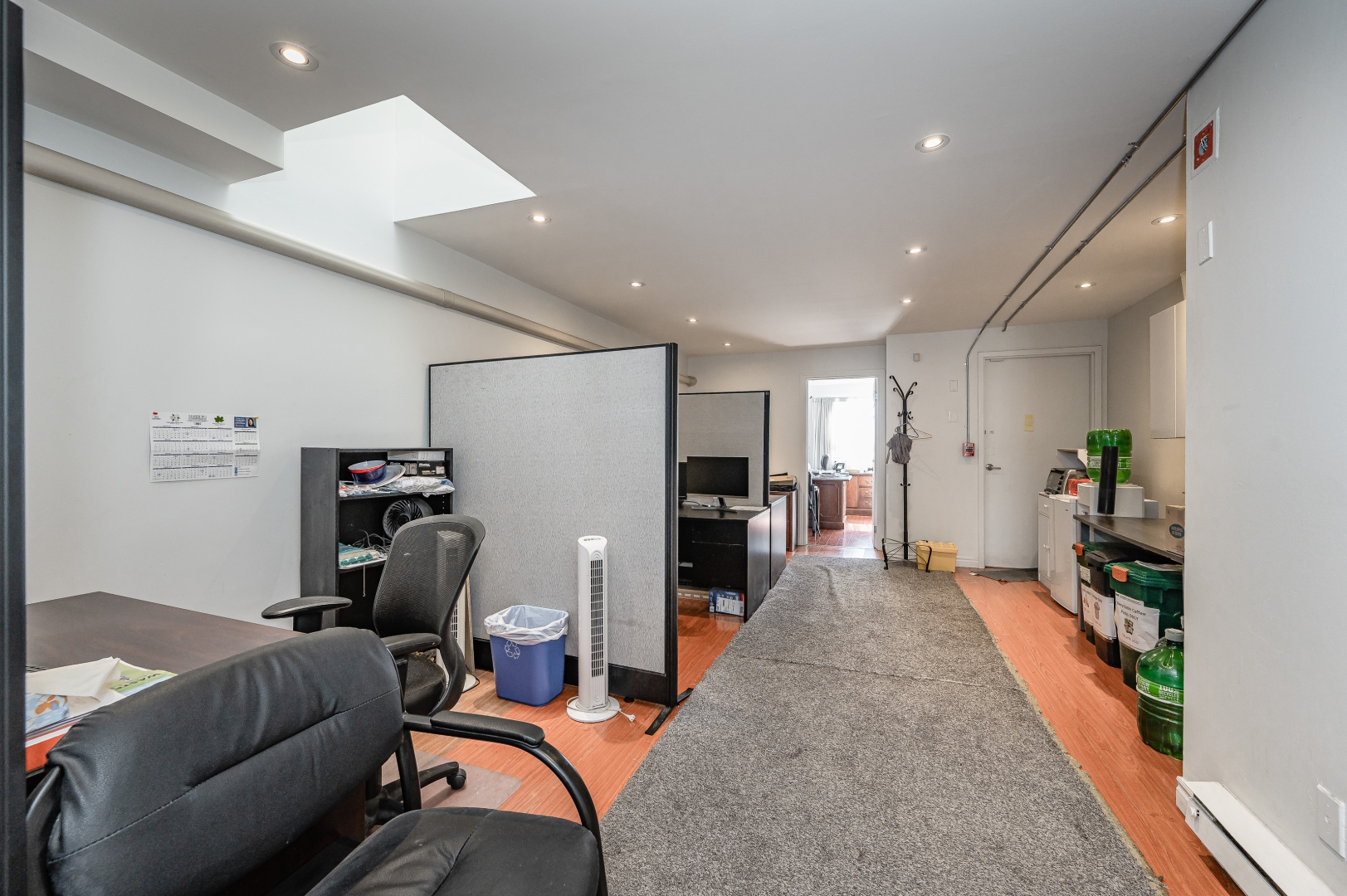 821A Bloor Street W kitchen