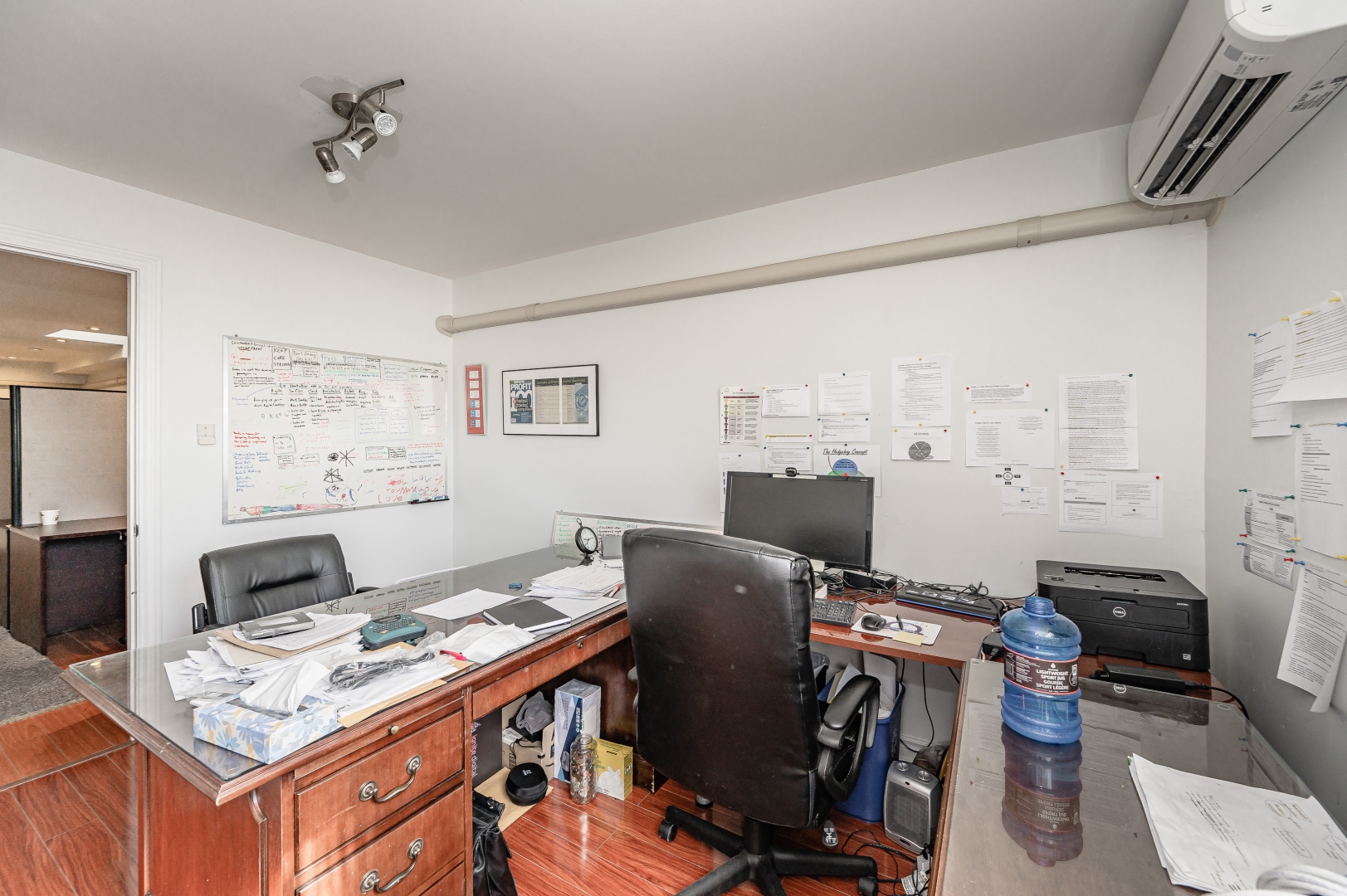 821A Bloor Street W kitchen