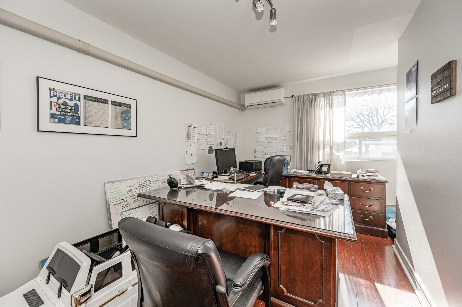 821A Bloor Street W kitchen