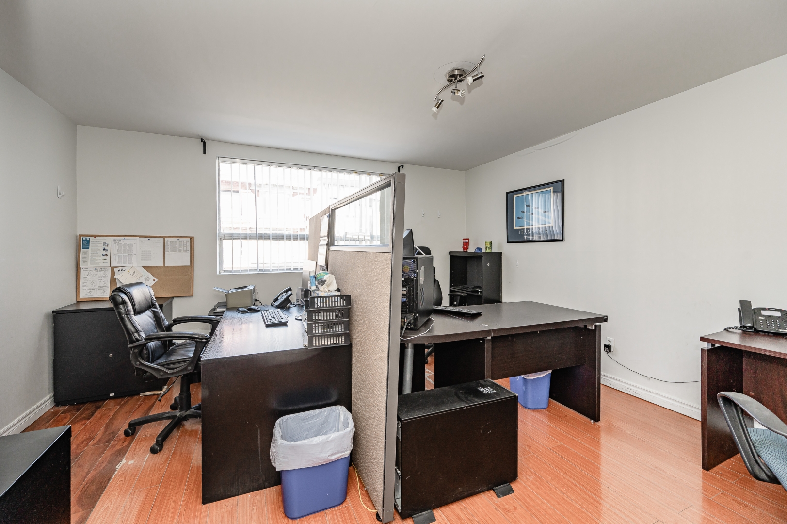 821A Bloor Street W kitchen