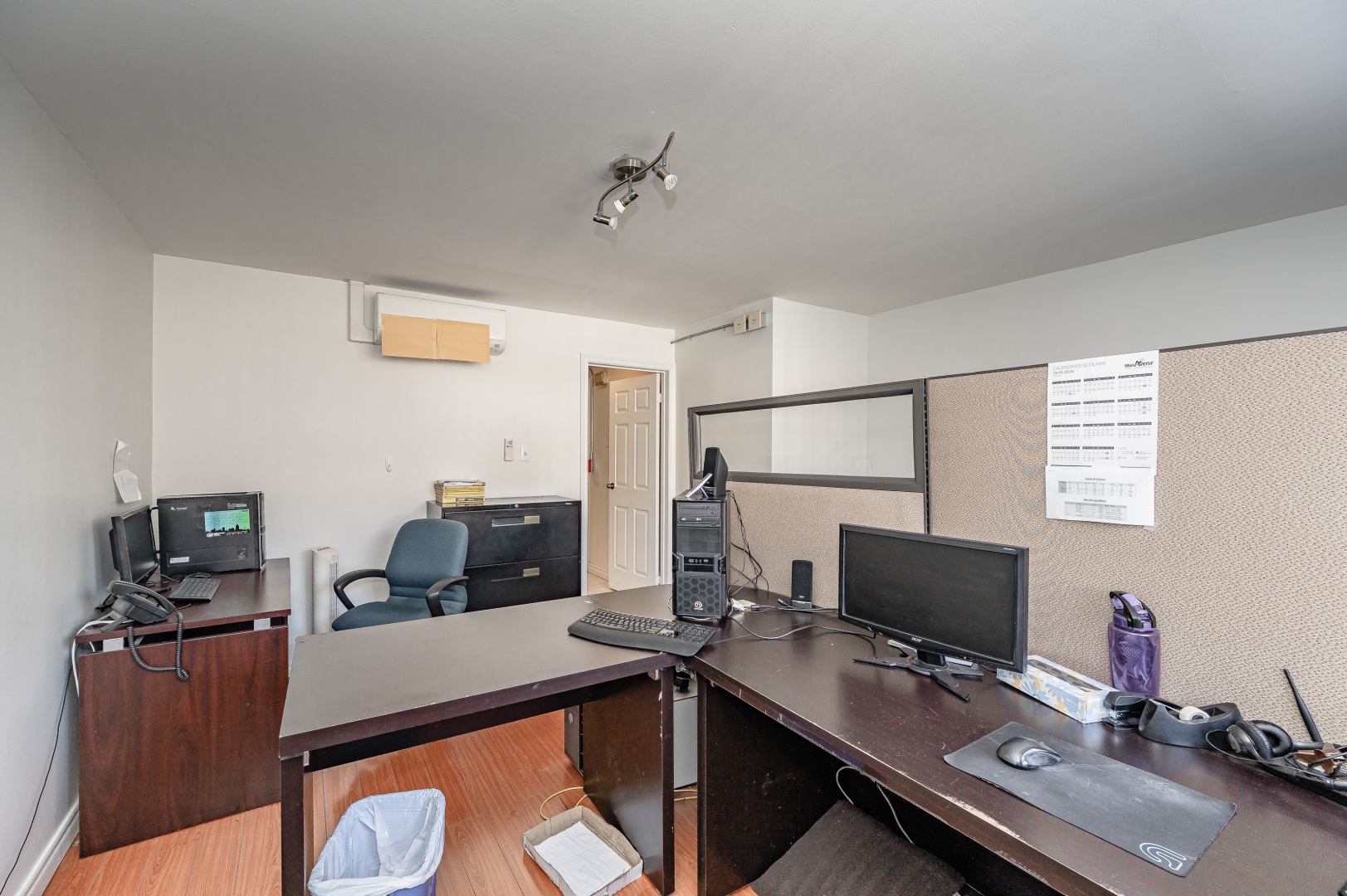 821A Bloor Street W kitchen