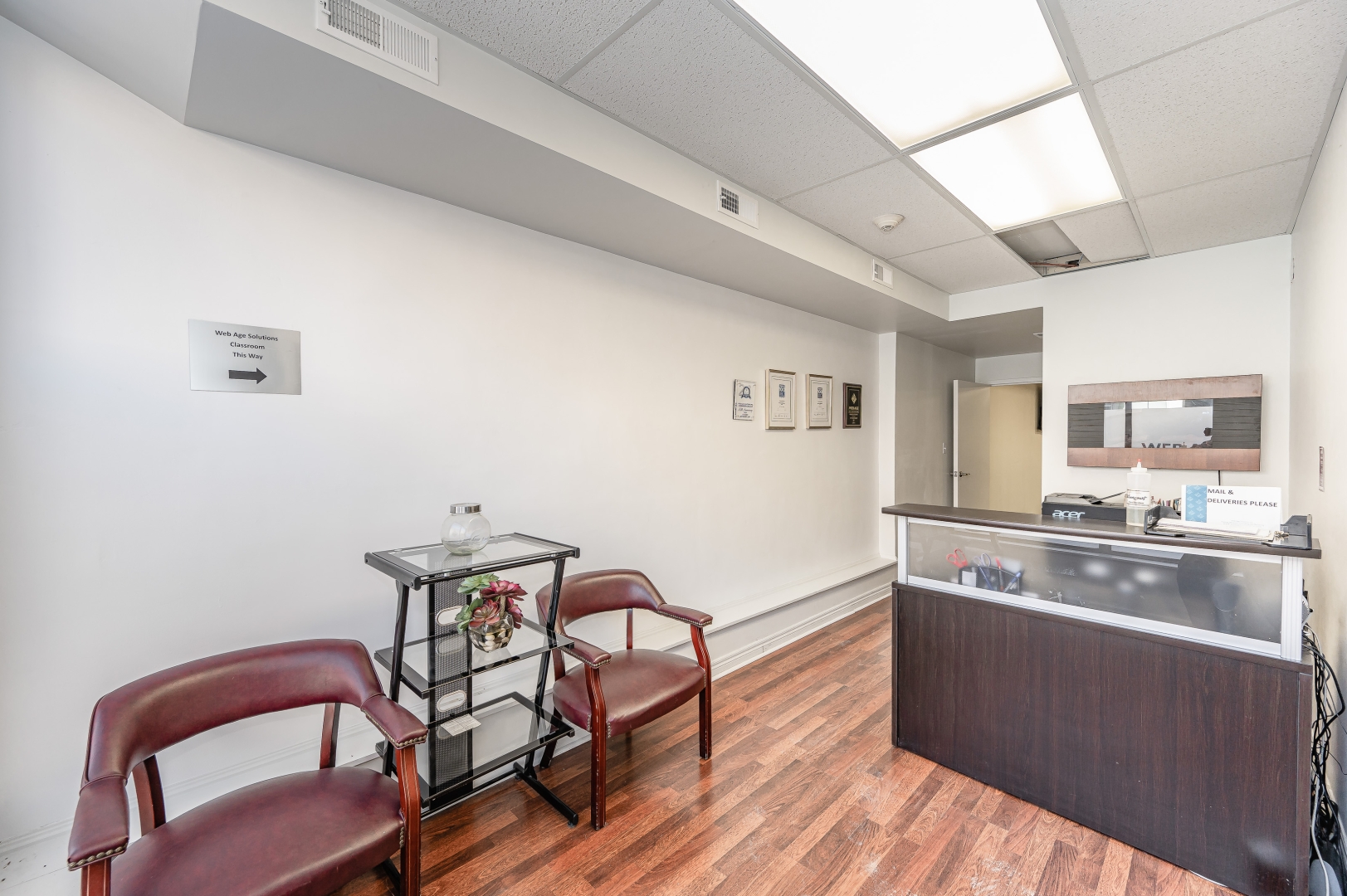 821A Bloor Street W reception