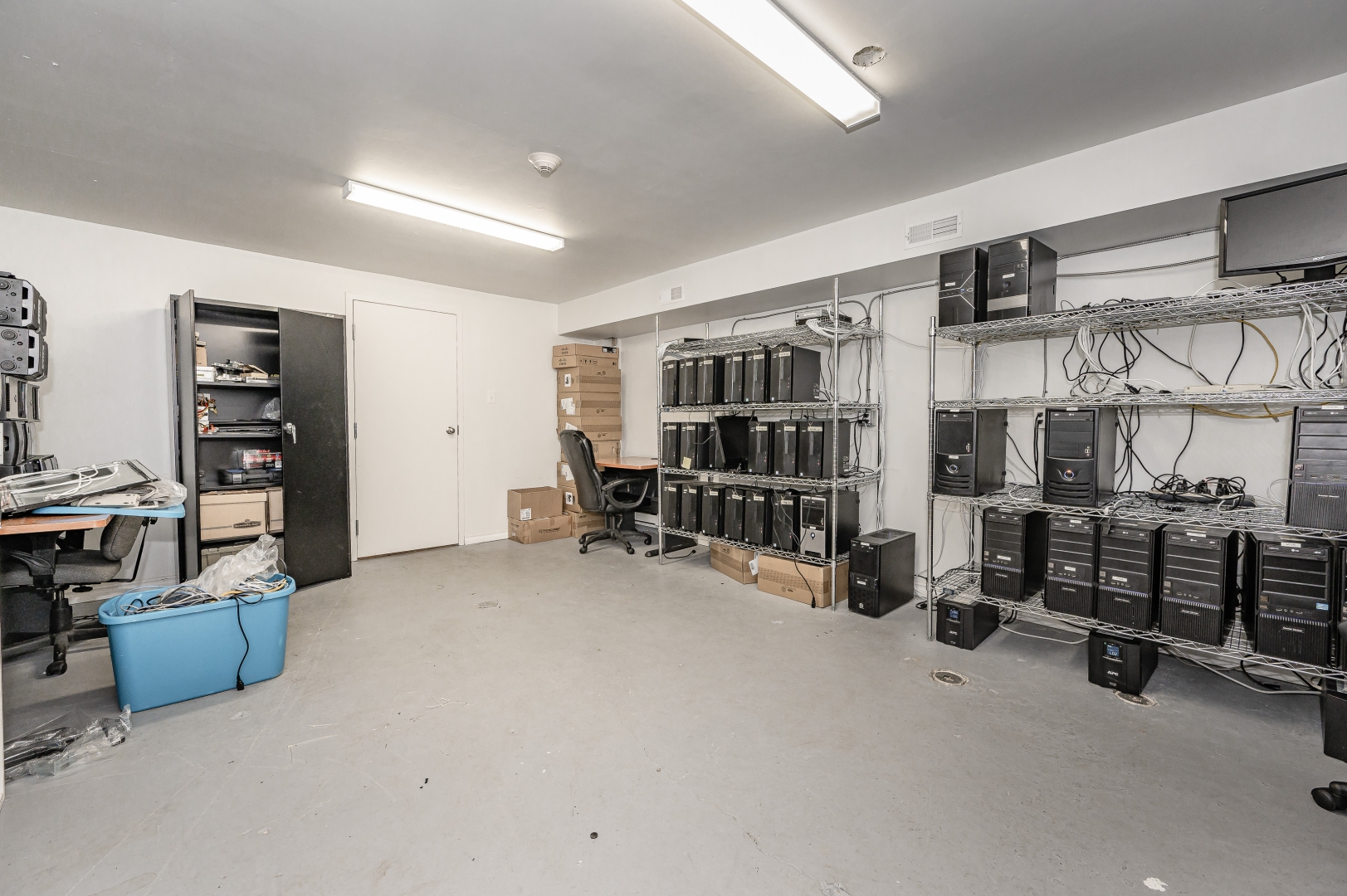 821A Bloor Street W storage