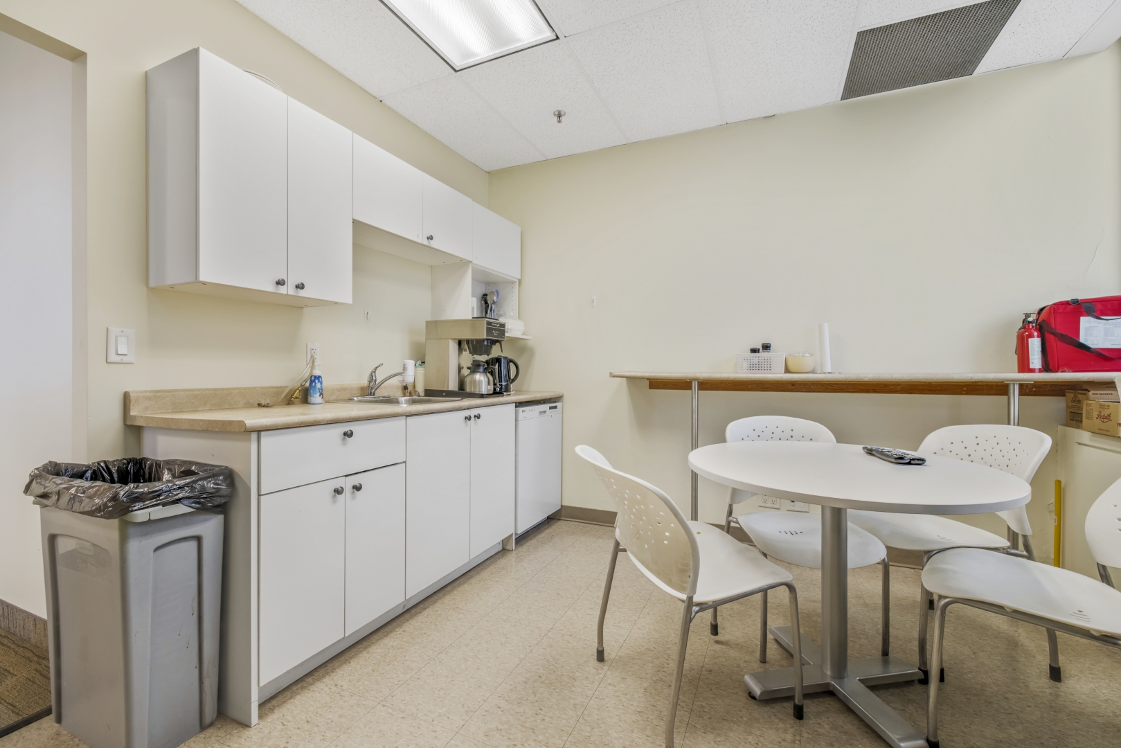 1 St Clair Avenue W Kitchen