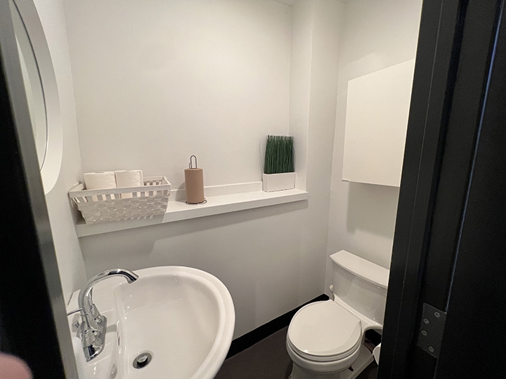 532 Queen Street East washroom