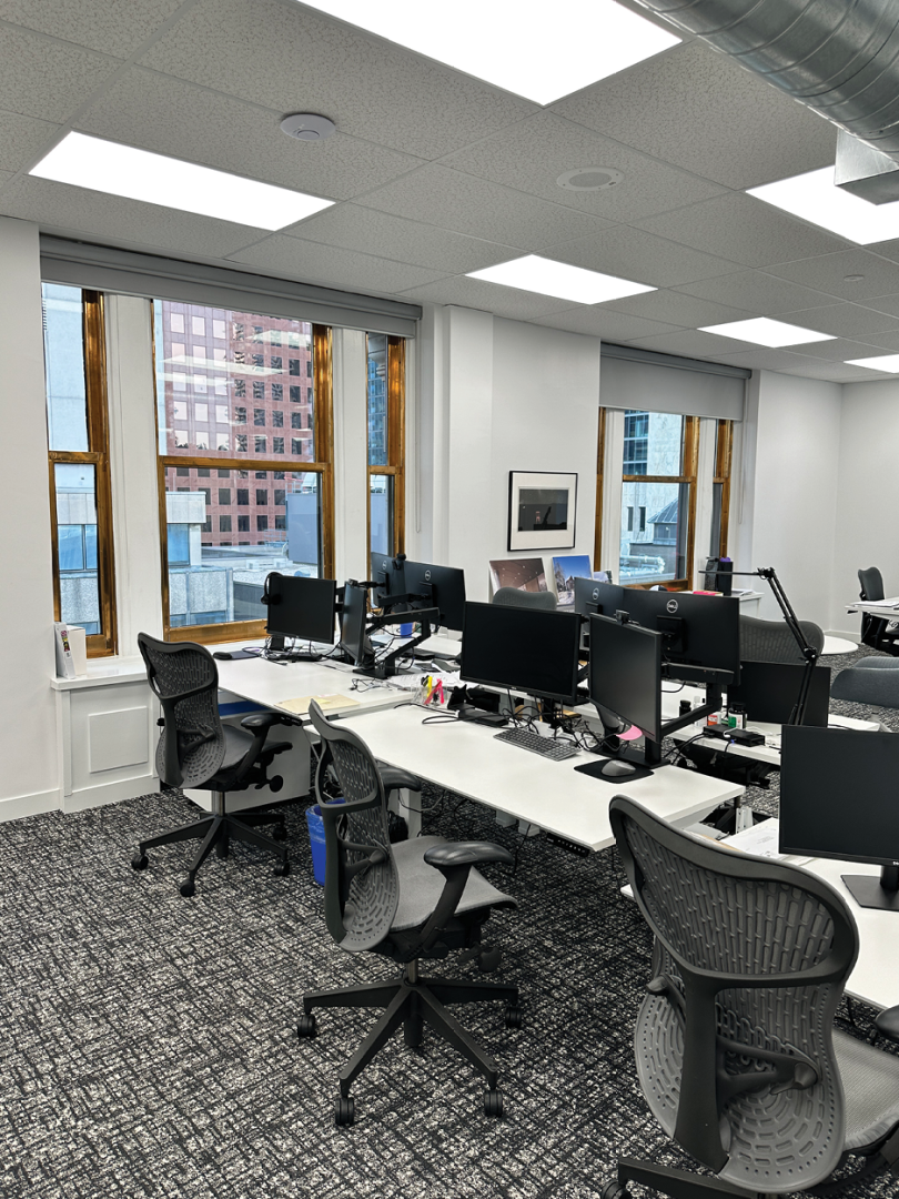 8 King Street E workstations with big windows