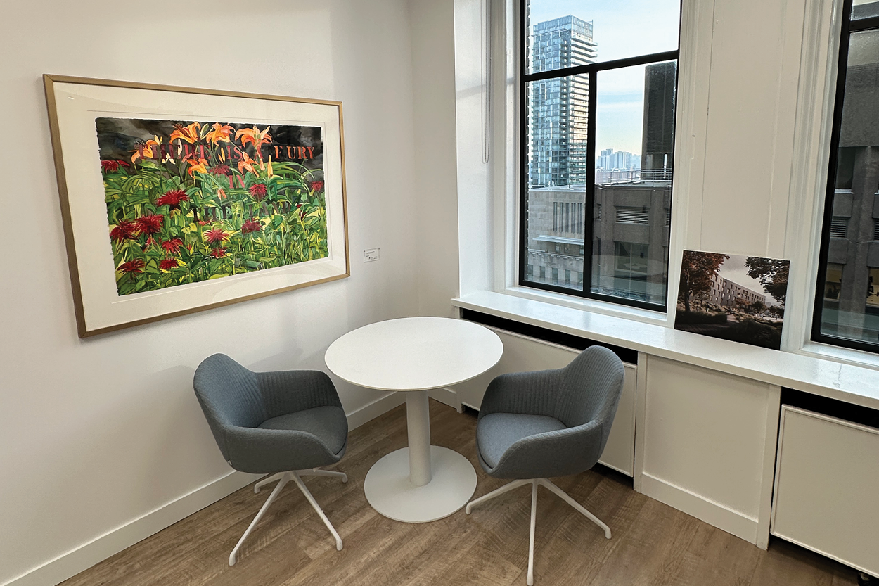 8 King Street E Office Sitting Area with window