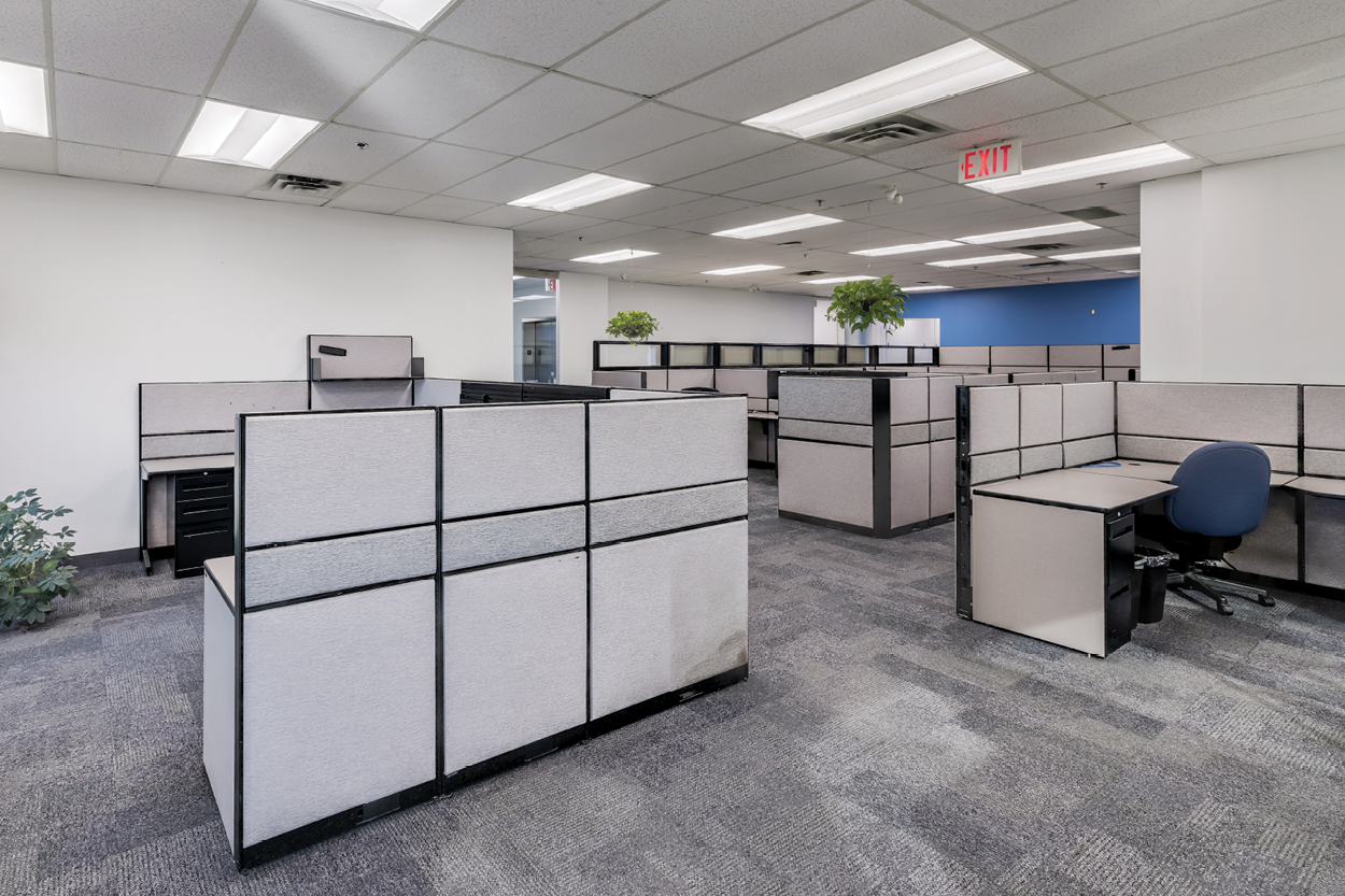 41 Valleybrook office desks