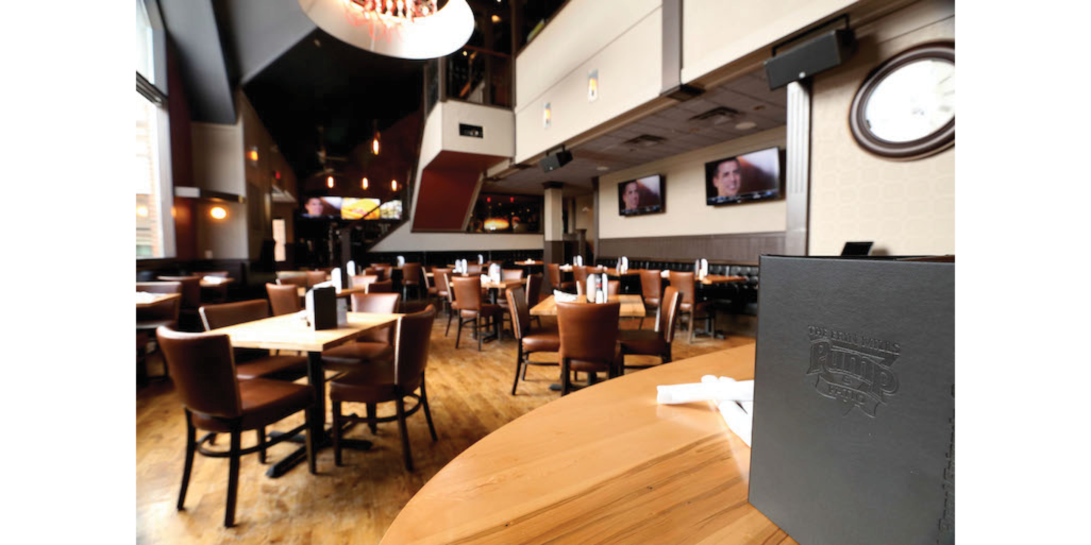 1900 Dundas St W interior dinning area