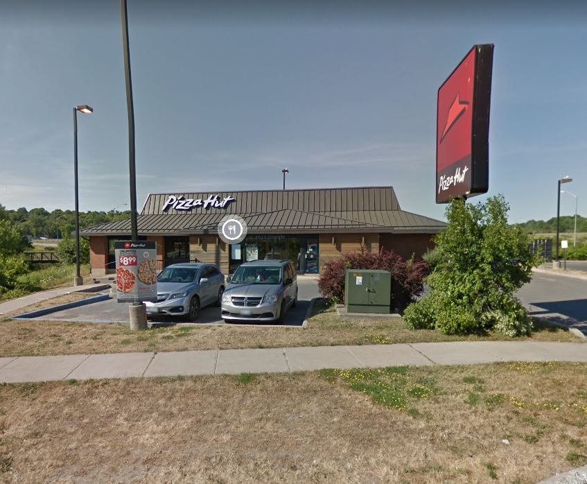 39 Warne Crescent Pizza Hut building with car parking