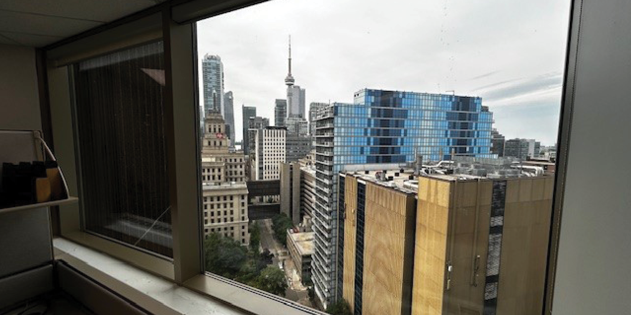 400 University Avenue large window with view of Downtown Toronto