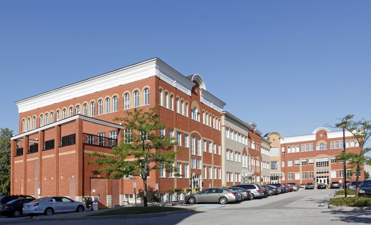 5025-5045 View of Building and Parking Lot