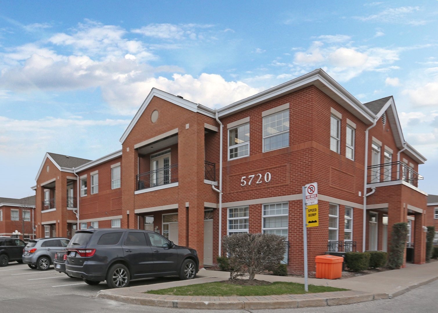 5710-5780 Timberlea Boulevard View of the Building and Parking Lot