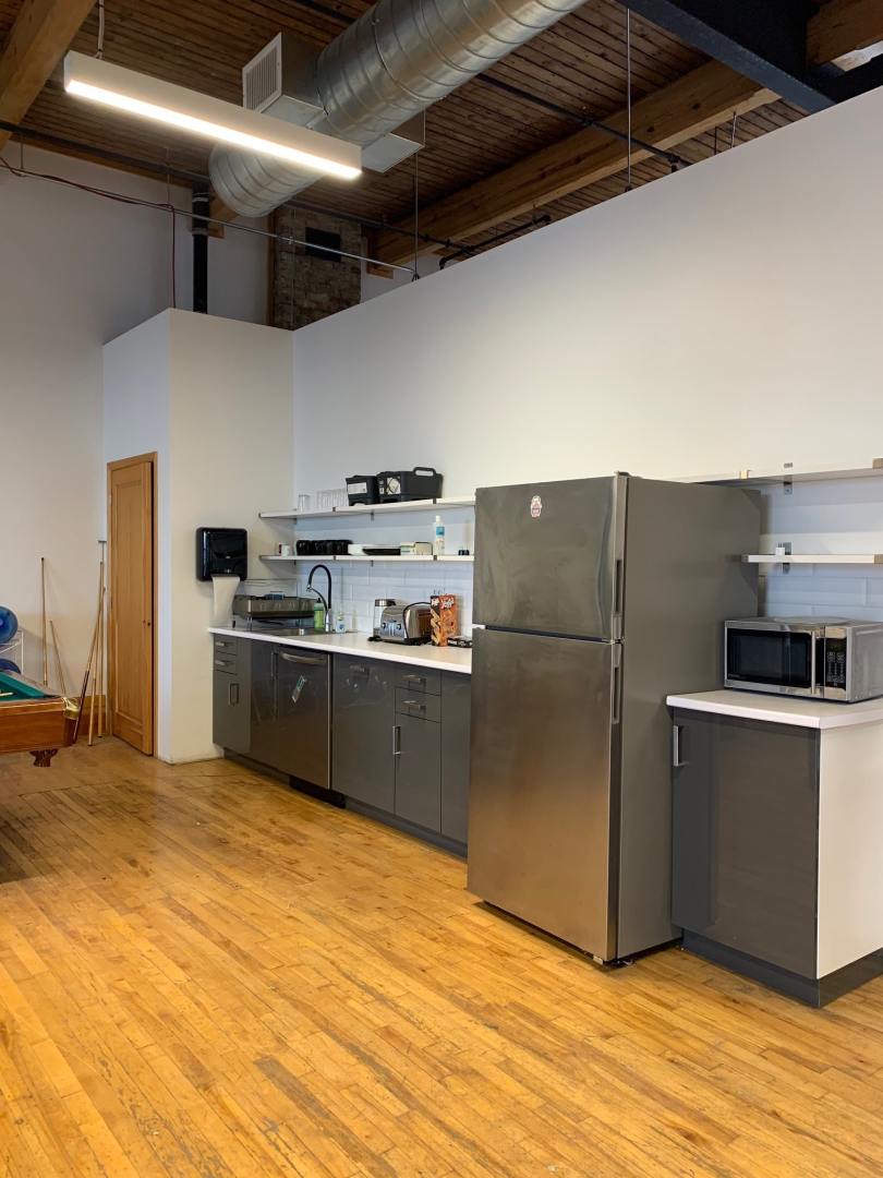  91 Oxford 3rd Floor kitchen with a fridge