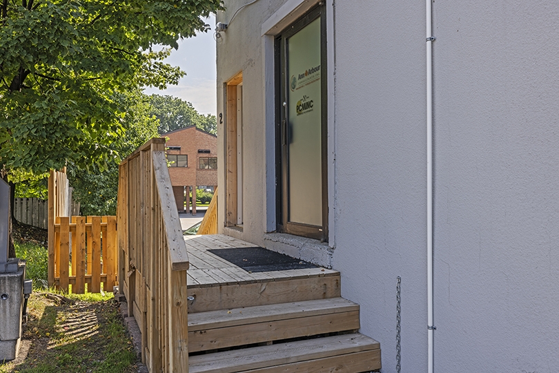 409 Brock St S exterior view of back door and stairs