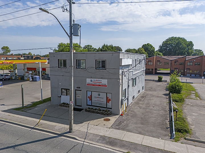 409 Brock St S exterior view of building