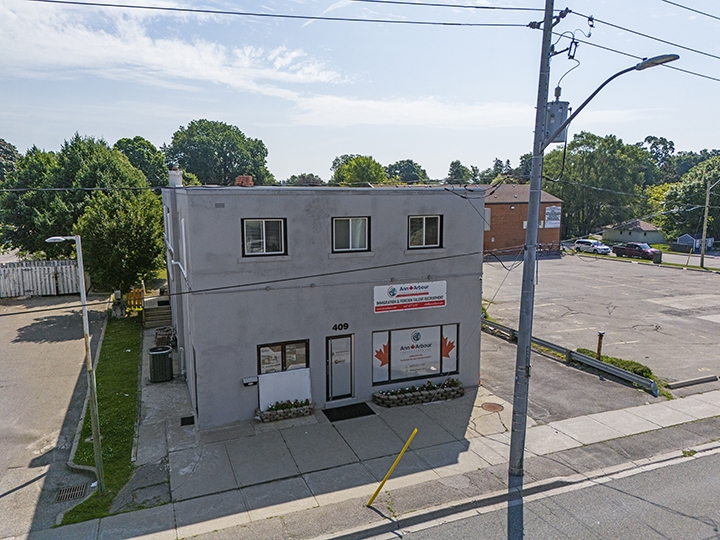 409 Brock St S exterior view of building