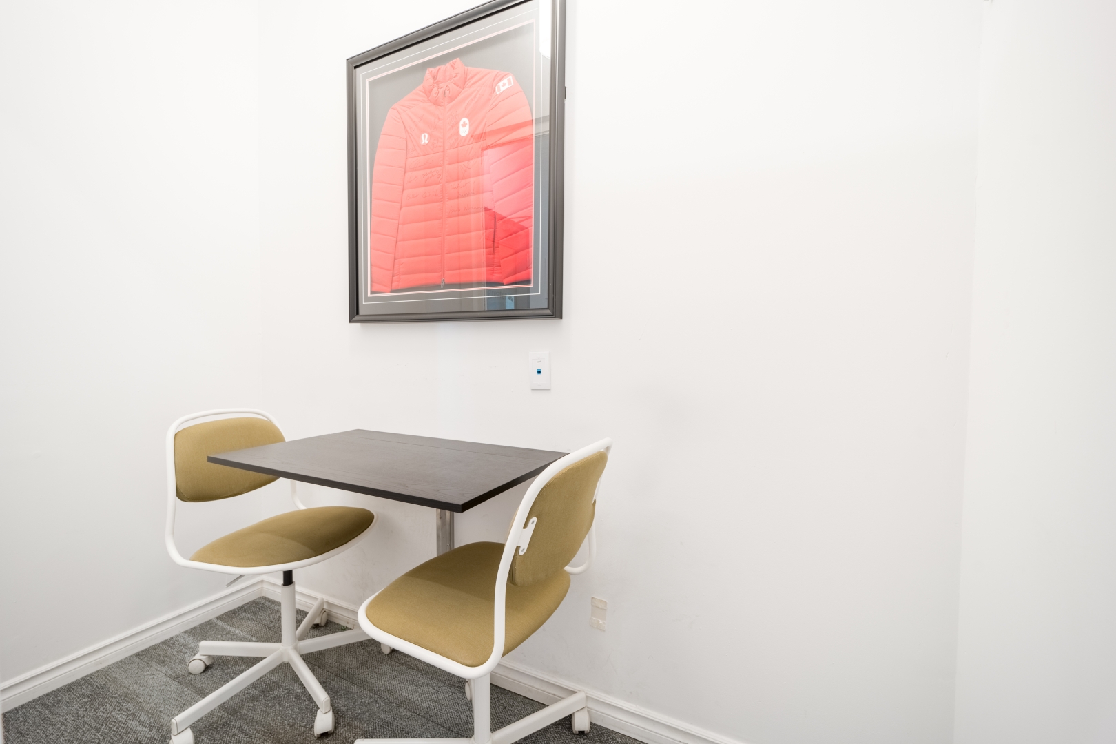 720 Bathurst St small office with desk and chairs