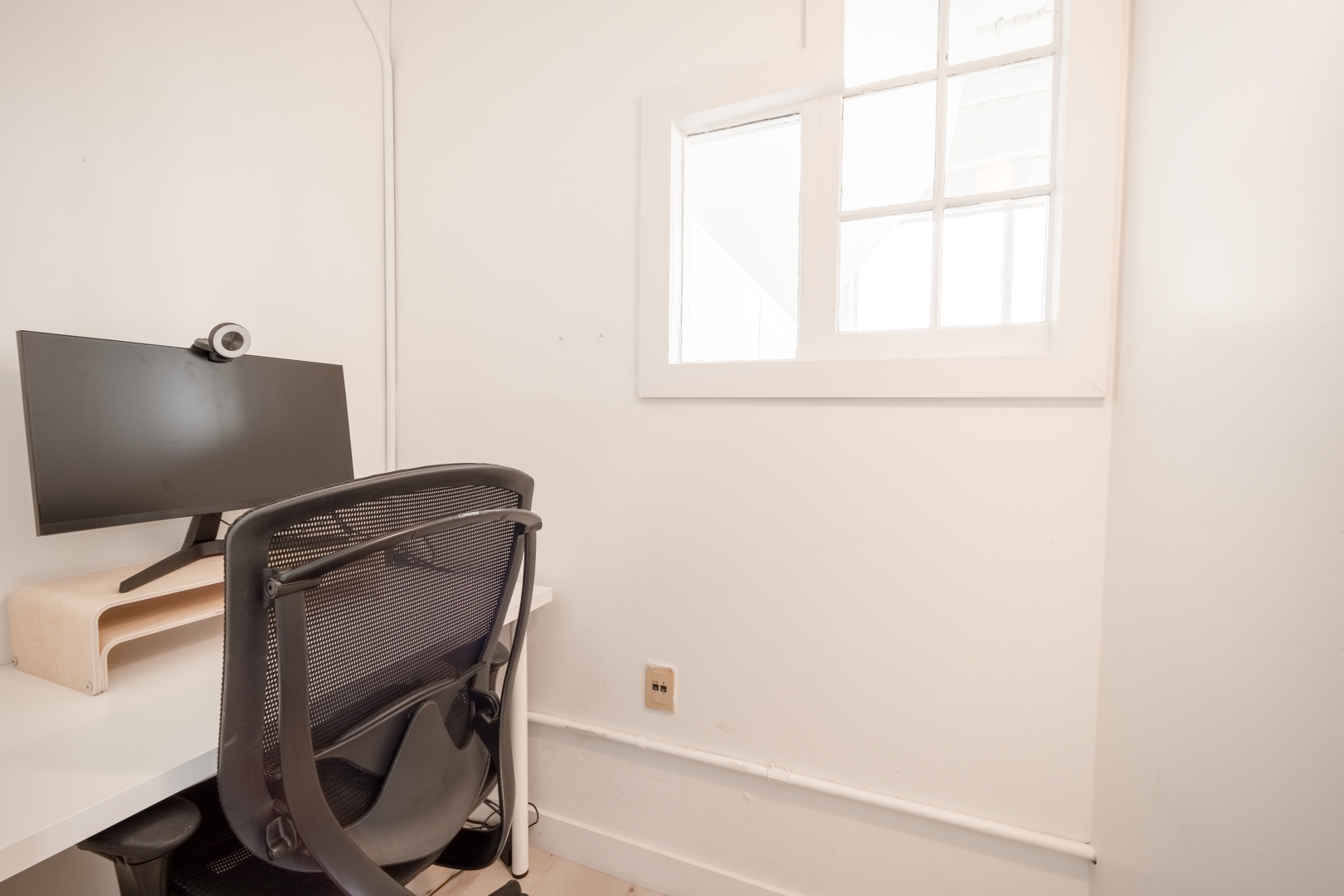 720 Bathurst St private office room with window
