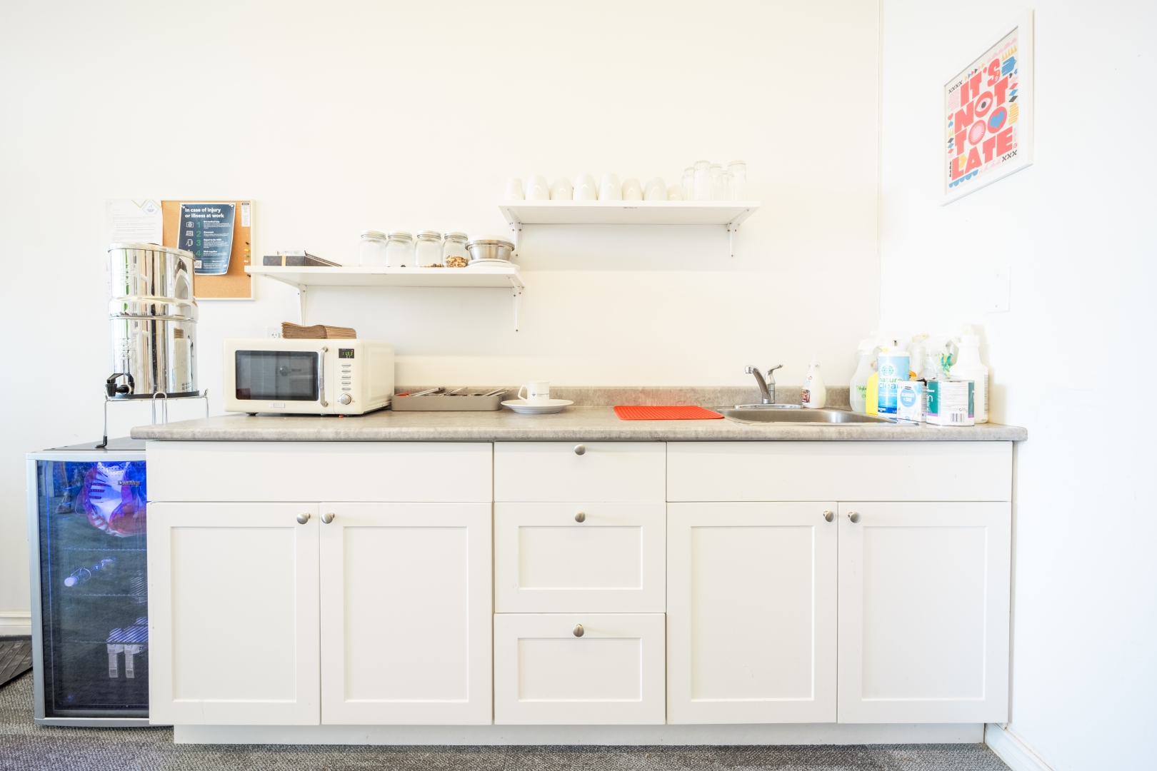 720 Bathurst St private kitchenette