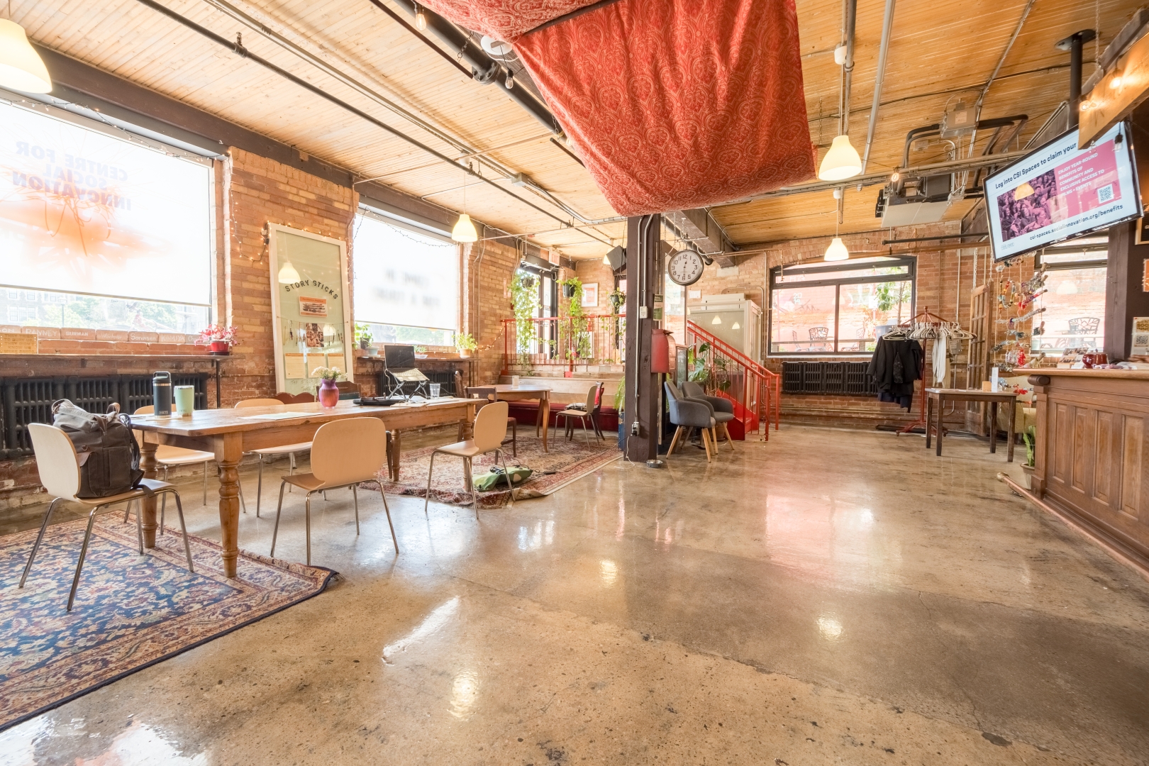 720 Bathhurst St hot desks 