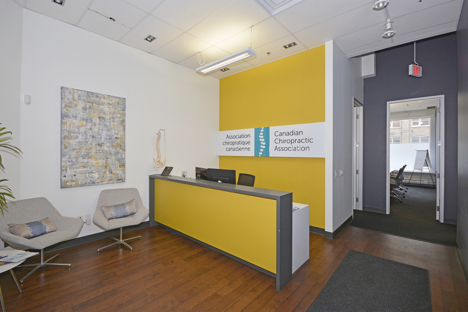 188 Spadina Avenue Reception area with bright yellow desk and wall paper