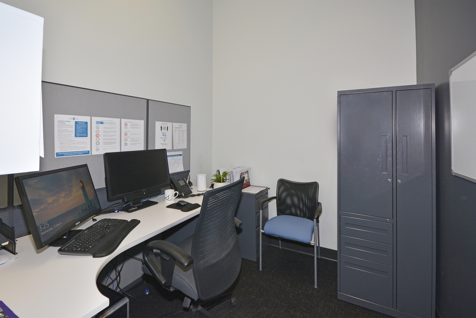 188 Spadina Avenue private office room with L-shaped desk in the corner and storage cabinet