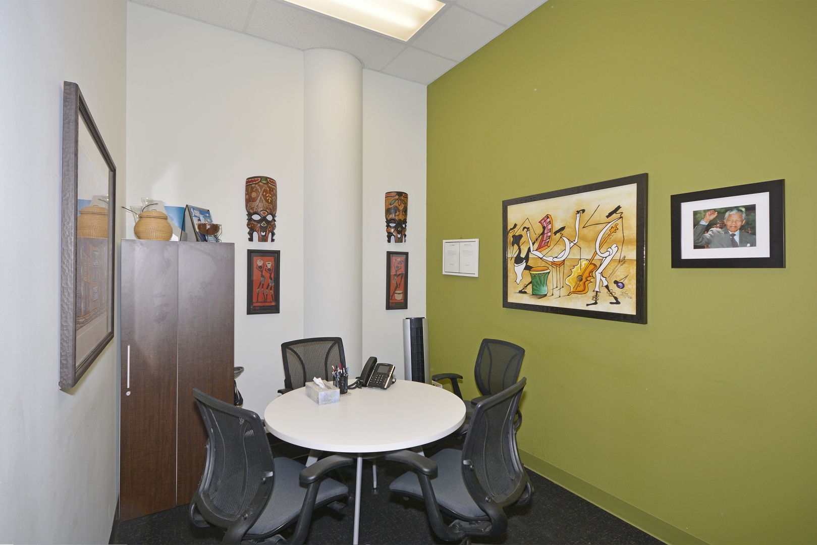 188 Spadina Avenue small meeting room with round table and paintings & decorations on the wall