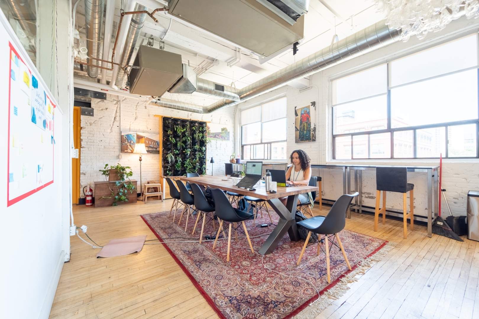 192 Spadina Avenue Fourth Floor open collaboration area with large carpet and greenwall